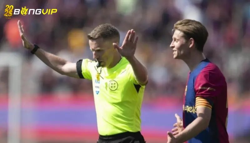 Phản ứng từ hai phía khi 7 lần trọng tài gây tranh cãi khi Real thua Barca 3-4