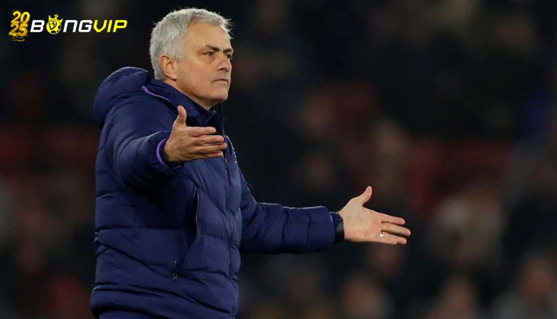 hàng loạt quan chức bóng đá Thổ Nhĩ Kỳ từ chức vì định trù dập Mourinho Phản ứng từ Jose Mourinho và CLB Fenerbahce khi hàng loạt quan chức bóng đá Thổ Nhĩ Kỳ từ chức vì định trù dập Mourinho