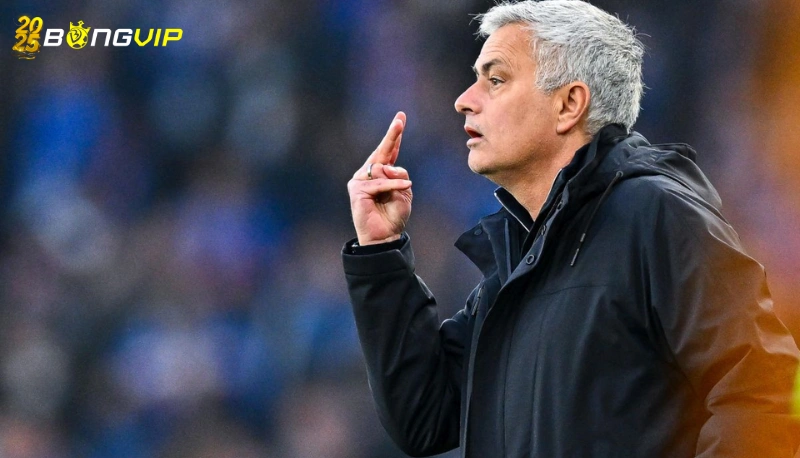 hàng loạt quan chức bóng đá Thổ Nhĩ Kỳ từ chức vì định trù dập Mourinho Làn sóng dư luận đòi cải tổ TFF