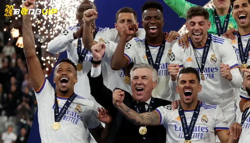 Lễ vinh danh: PSG diện kiến Tổng thống Pháp khi mừng vô địch Champions League
