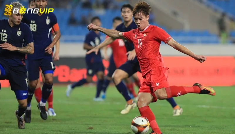 Việt Nam tụt sâu ở bảng FIFA vì thua Malaysia: Hệ quả của sự sa sút kéo dài